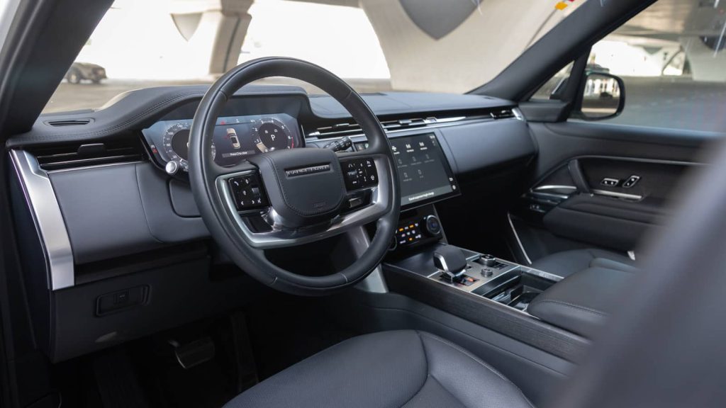Rent Auto Range Rover HSE p530 Vogue in Dubai photo 06 | VERADRIVE