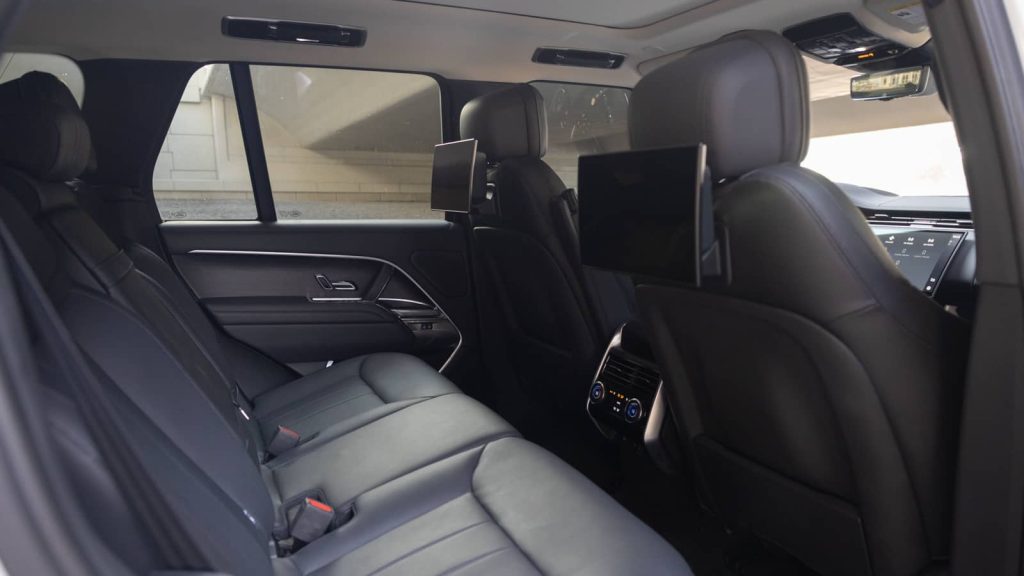 Rent Auto Range Rover HSE p530 Vogue in Dubai photo 04 | VERADRIVE