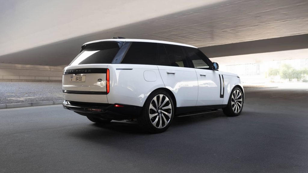 Rent Auto Range Rover HSE p530 Vogue in Dubai photo 03 | VERADRIVE