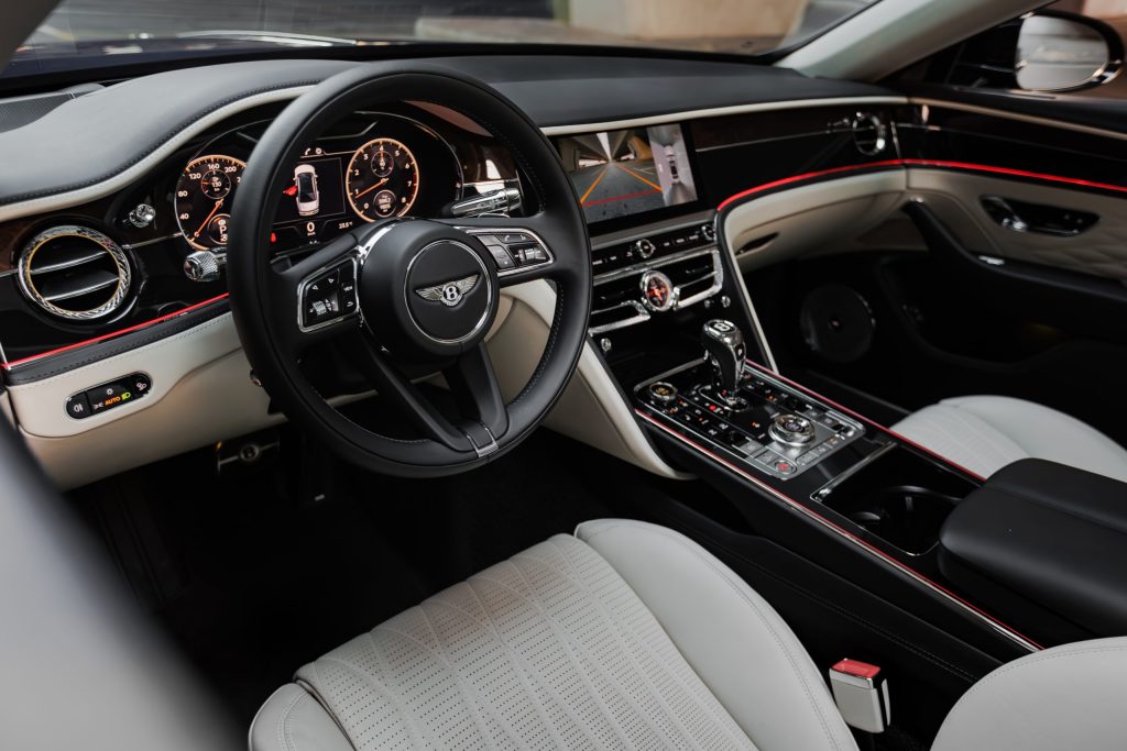 Rent Auto Bentley Flying Spur in Dubai photo 02 | VERADRIVE