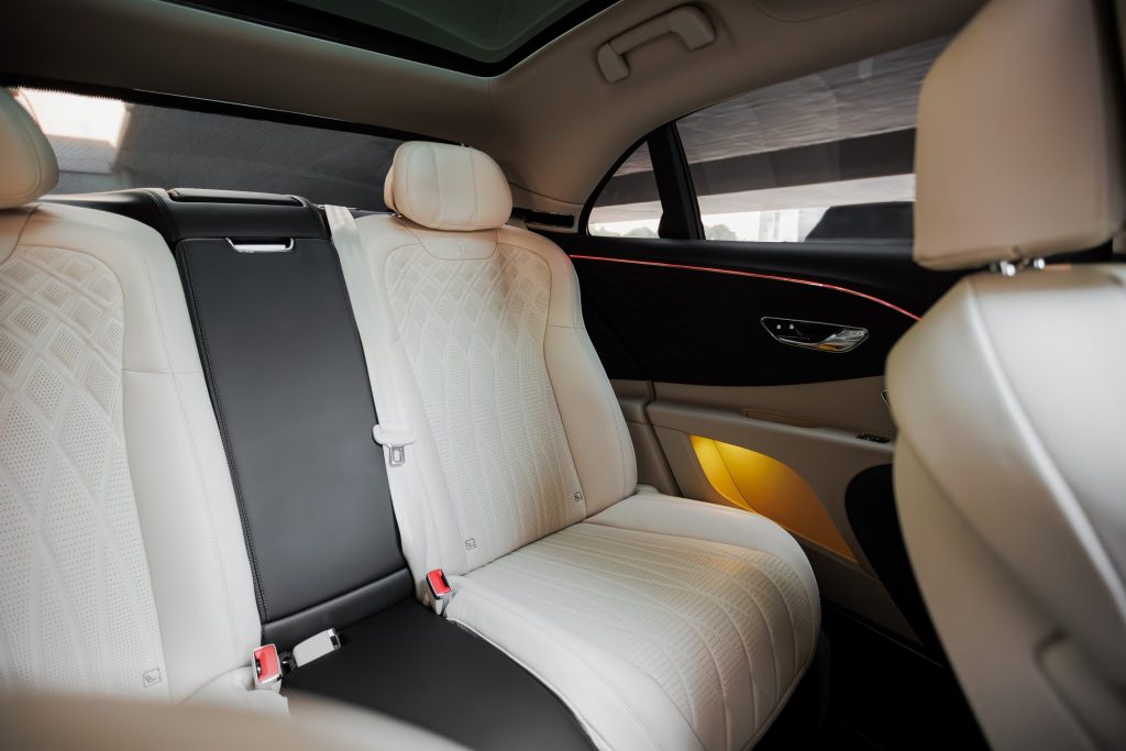 Rent Auto Bentley Flying Spur in Dubai photo 04 | VERADRIVE