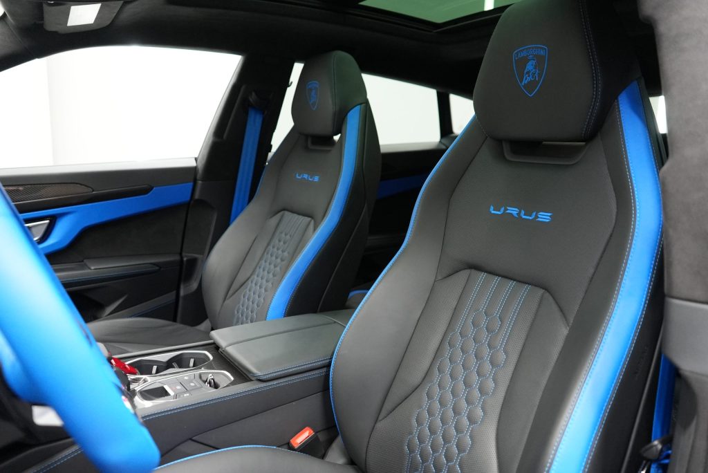 Rent Auto Lamborghini Urus in Dubai photo 04 | VERADRIVE